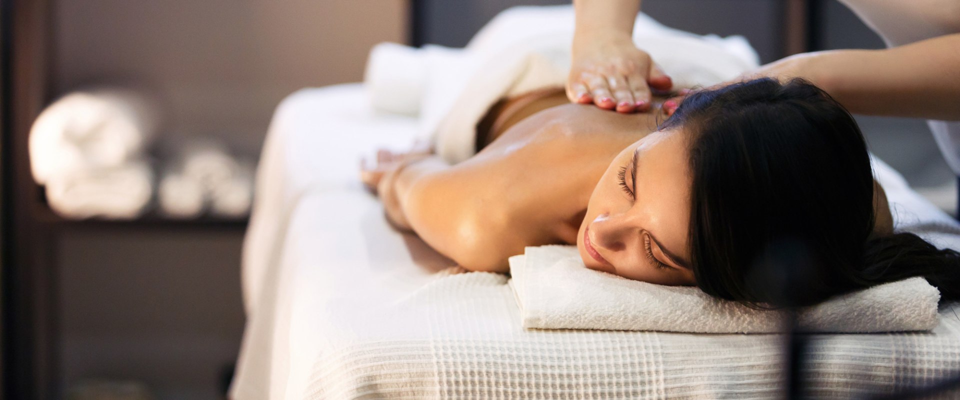 The Benefits of Facial Spa Services for Improved Relaxation and Wellbeing
